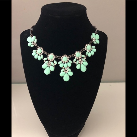 Jewelry - Mint green statement necklace